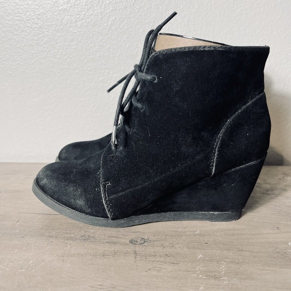 Madden Girl Black Suede Lace-Up Wedge Ankle Booties Women's Size 7 SEE PHOTOS - Picture 3 of 10
